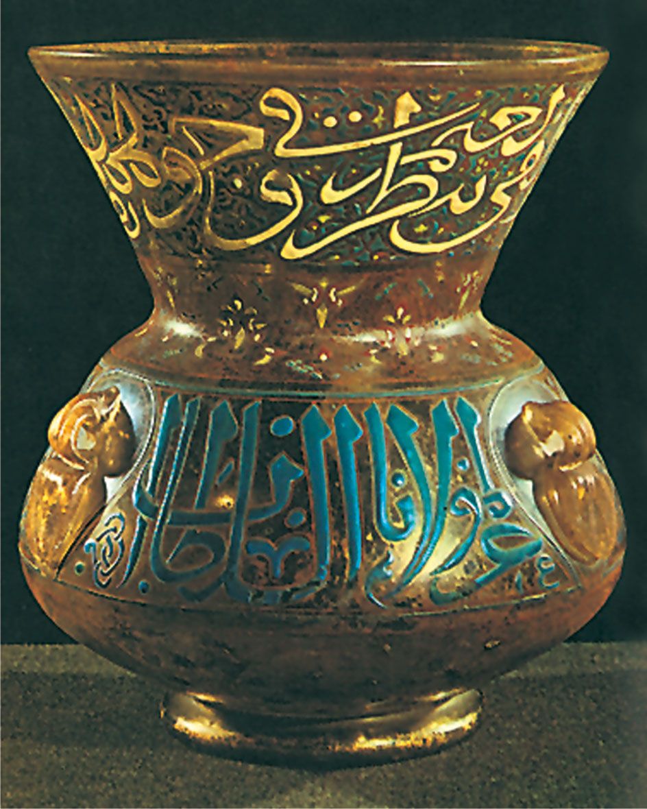 الفخار الخزفي ذي البريق المعدني